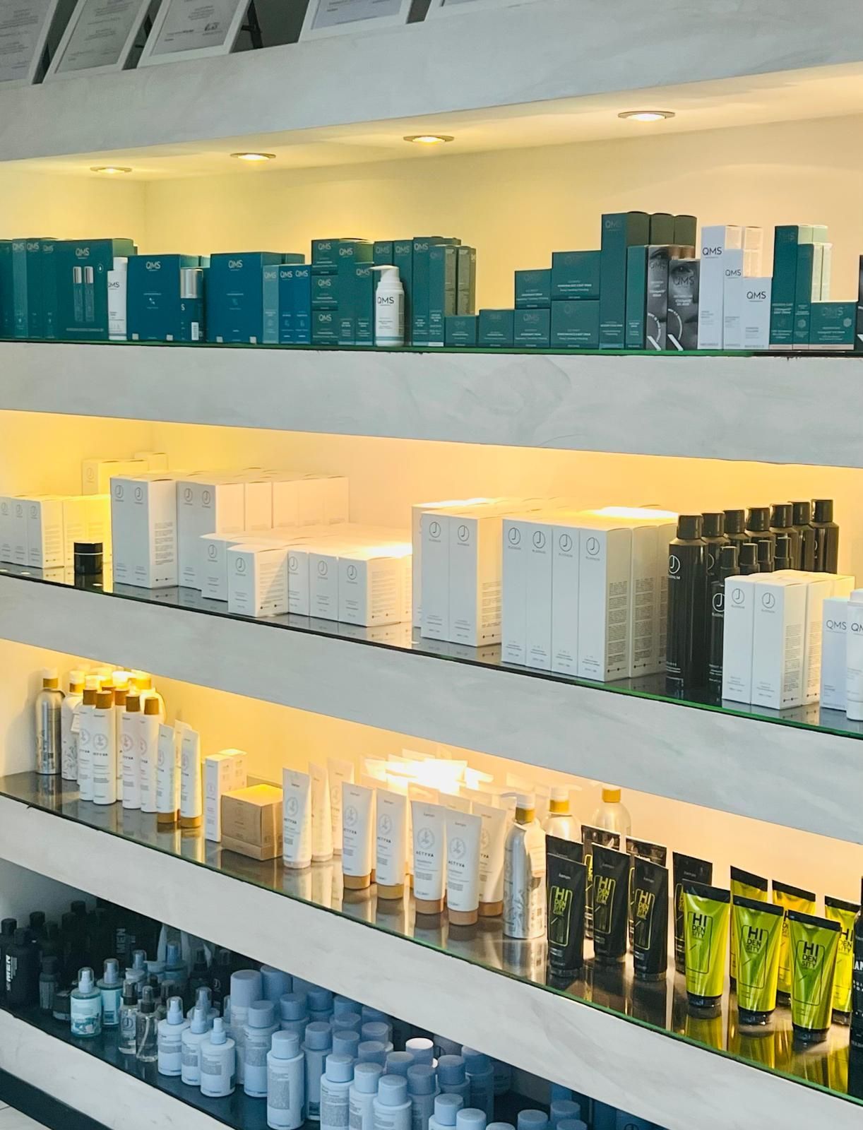 Der Frisör | Gregor von Wirth - Die Kosmetik | Marion Schmitt -Kosmetik und Friseur Produkte