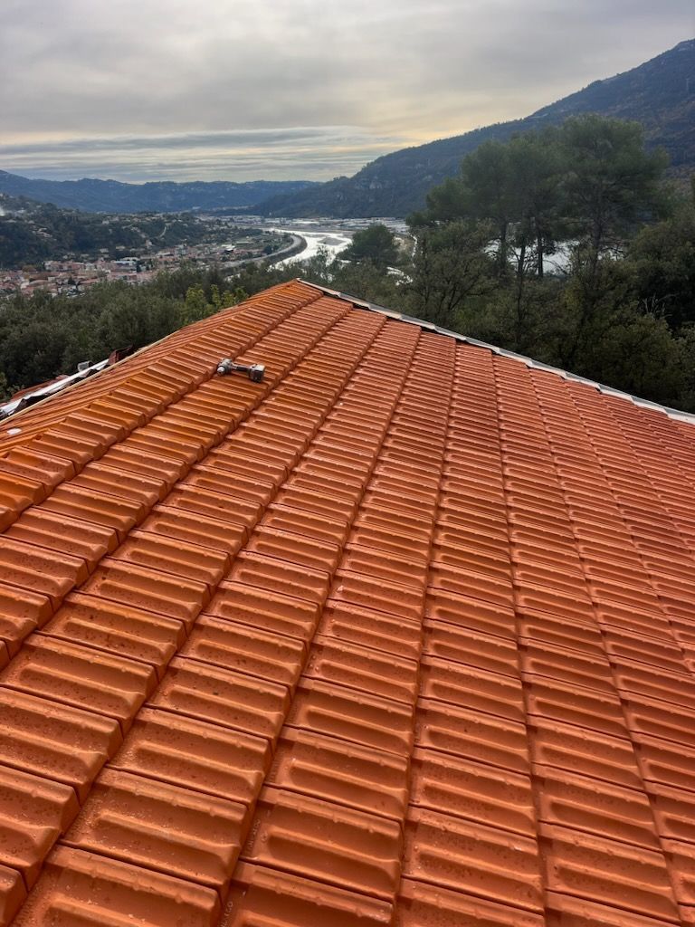 Couverture avec tuiles plates en terre cuite