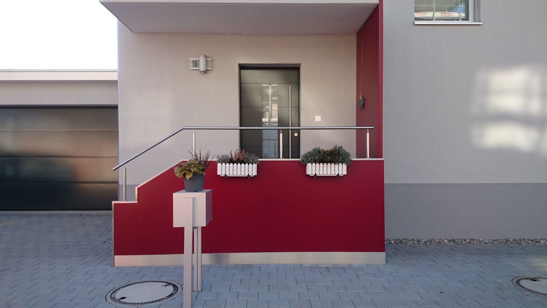 Treppenverkleidung mit Handlauf - Stolz Metallbau AG