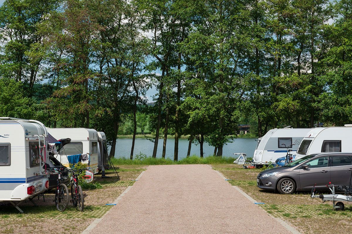 Wohnmobil- und Wohnwagenplätze
