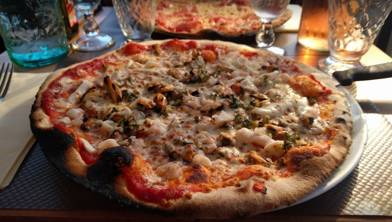 Pizza à base tomate