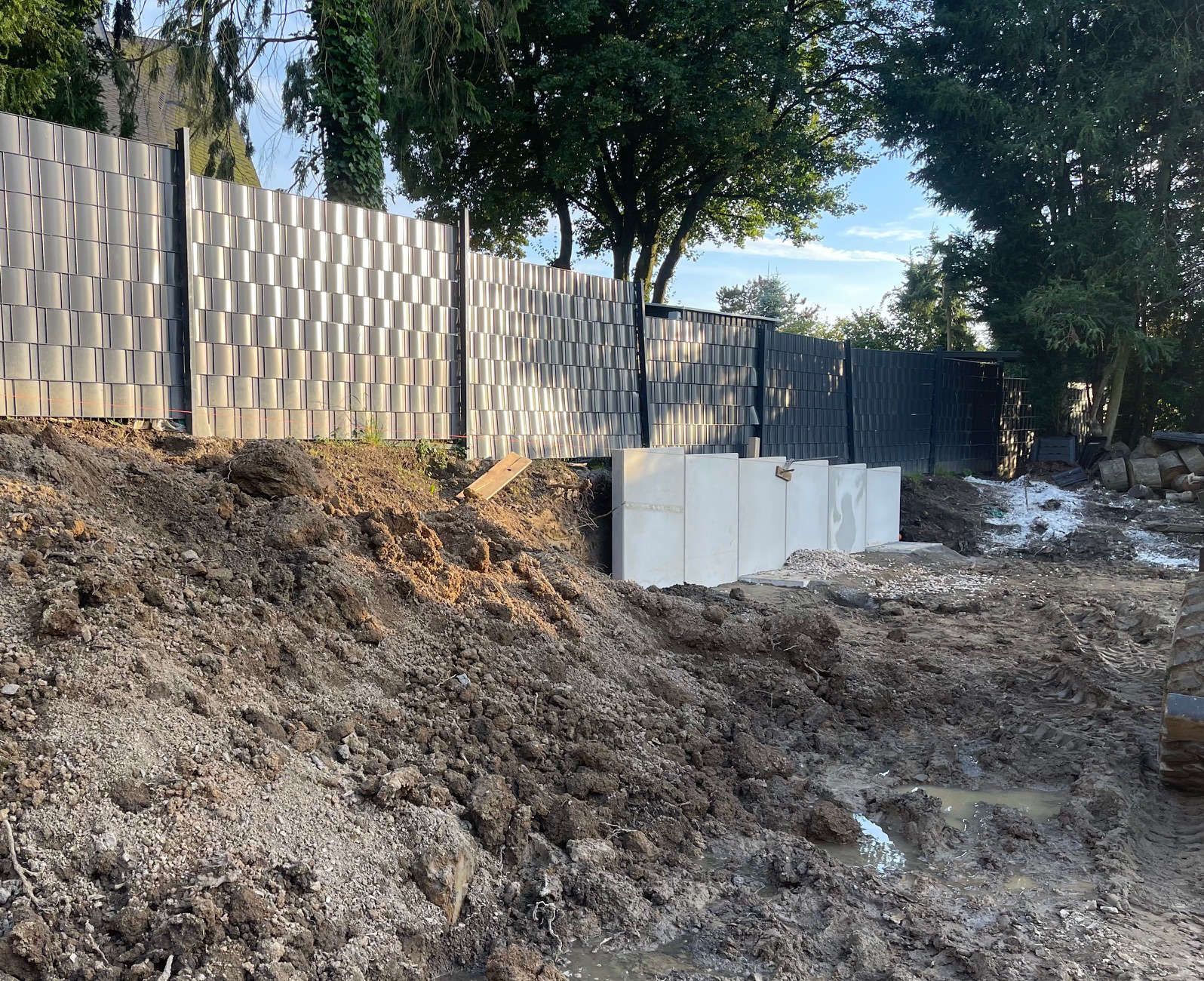 Zaun mit L-Steinen vorher | Felten Bau