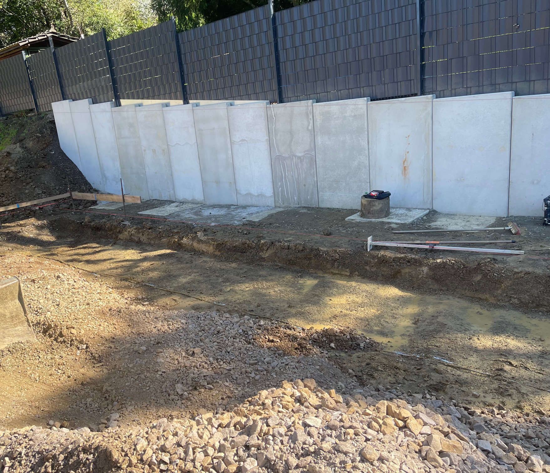 Zaun mit L-Steinen nachher | Felten Bau