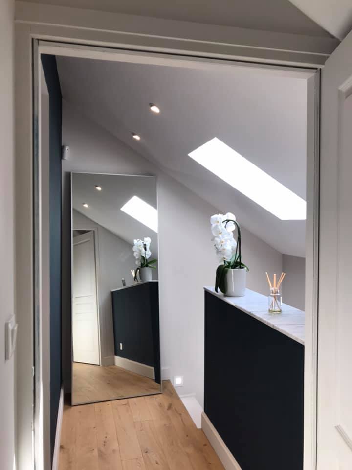 Lumière sur plafond des combles