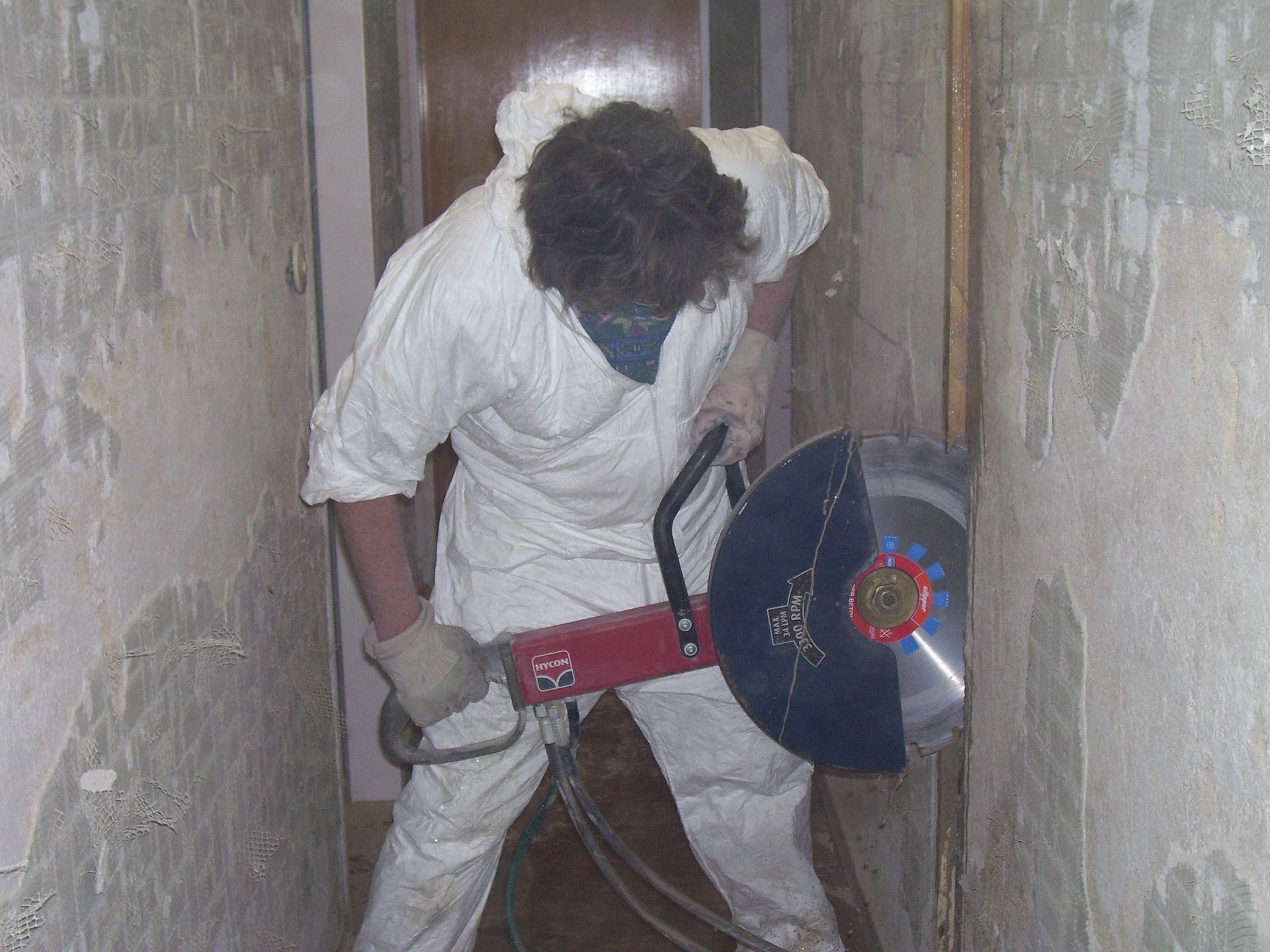 Estrich entferung mit Betonbrecher