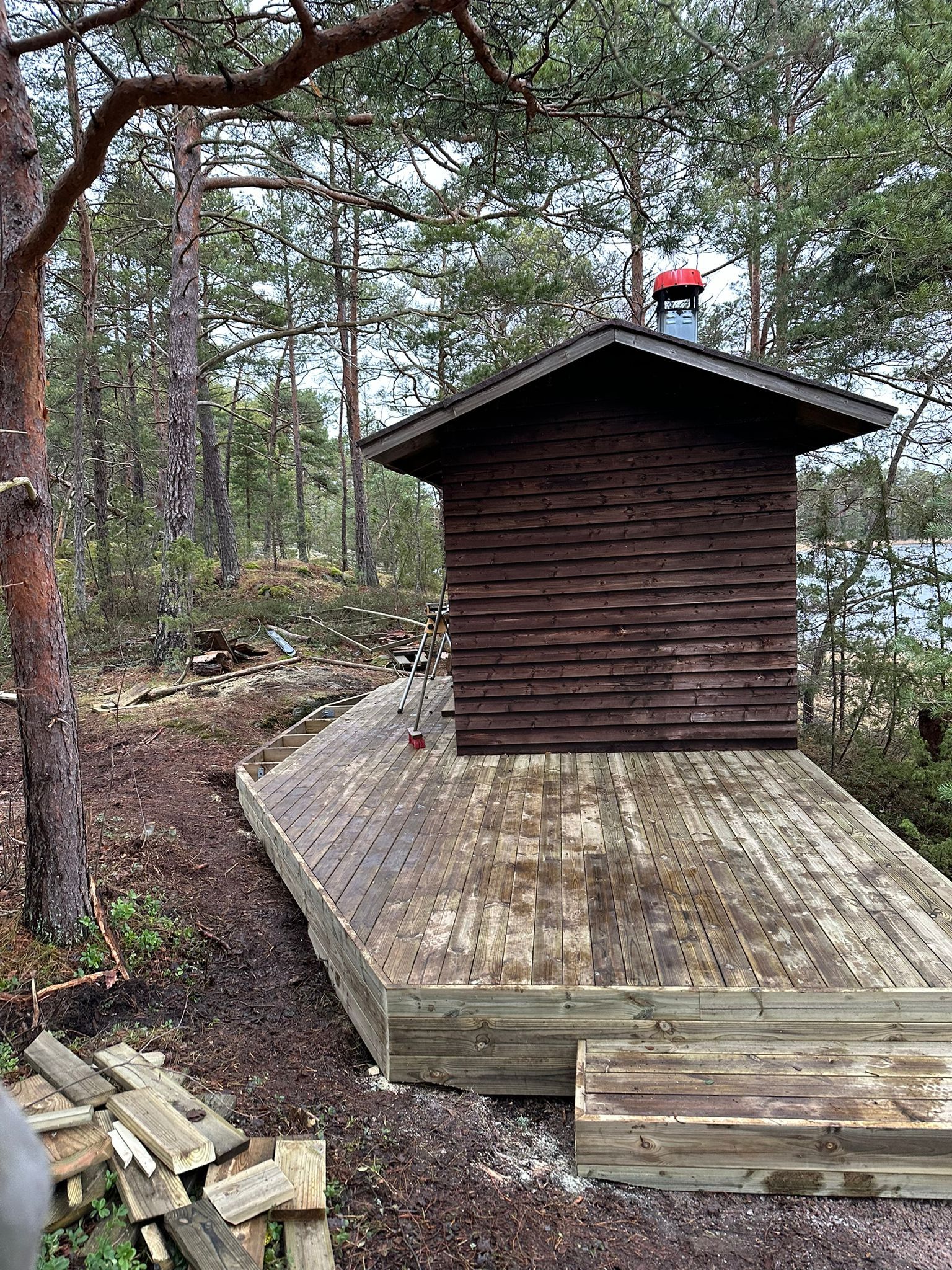 Avaimet käteen -periaatteella rakennettu rantasauna Itä-Uudellamaalla.