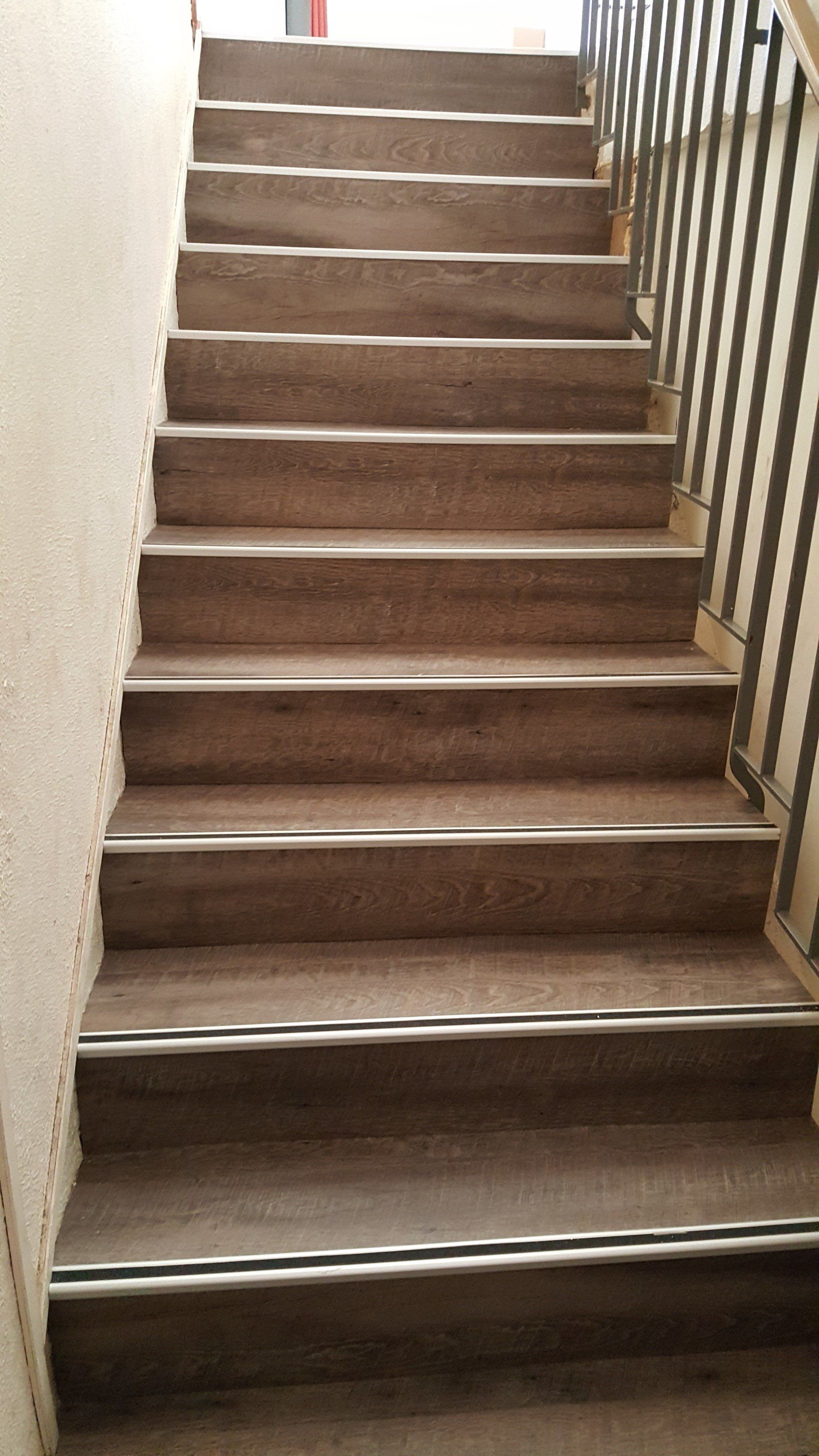 Un escalier vu de face