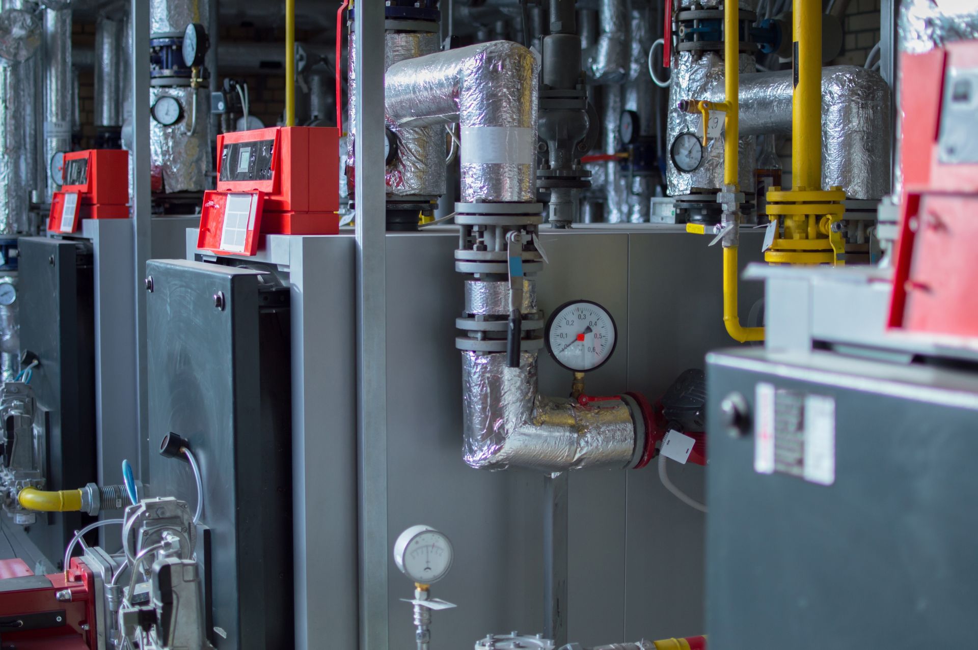 Photo d'une chaudière en réparation