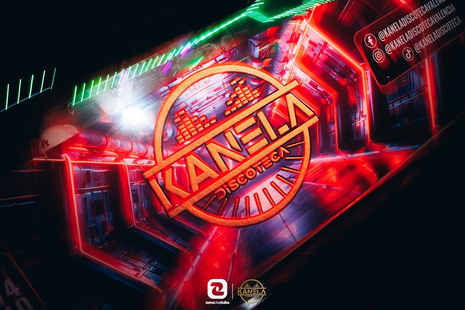 Bandera roja de estilo videojuego con neón, emblema circular central y detalles luminosos diagonales.
