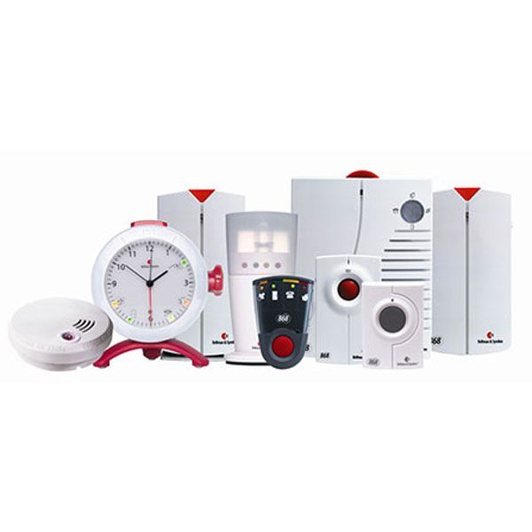 eine Gruppe von Sicherheitssystemen , die nebeneinander stehen .