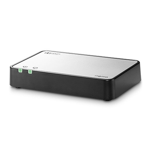 ein schwarz-weißes Gerät , das auf einem weißen Hintergrund sitzt .