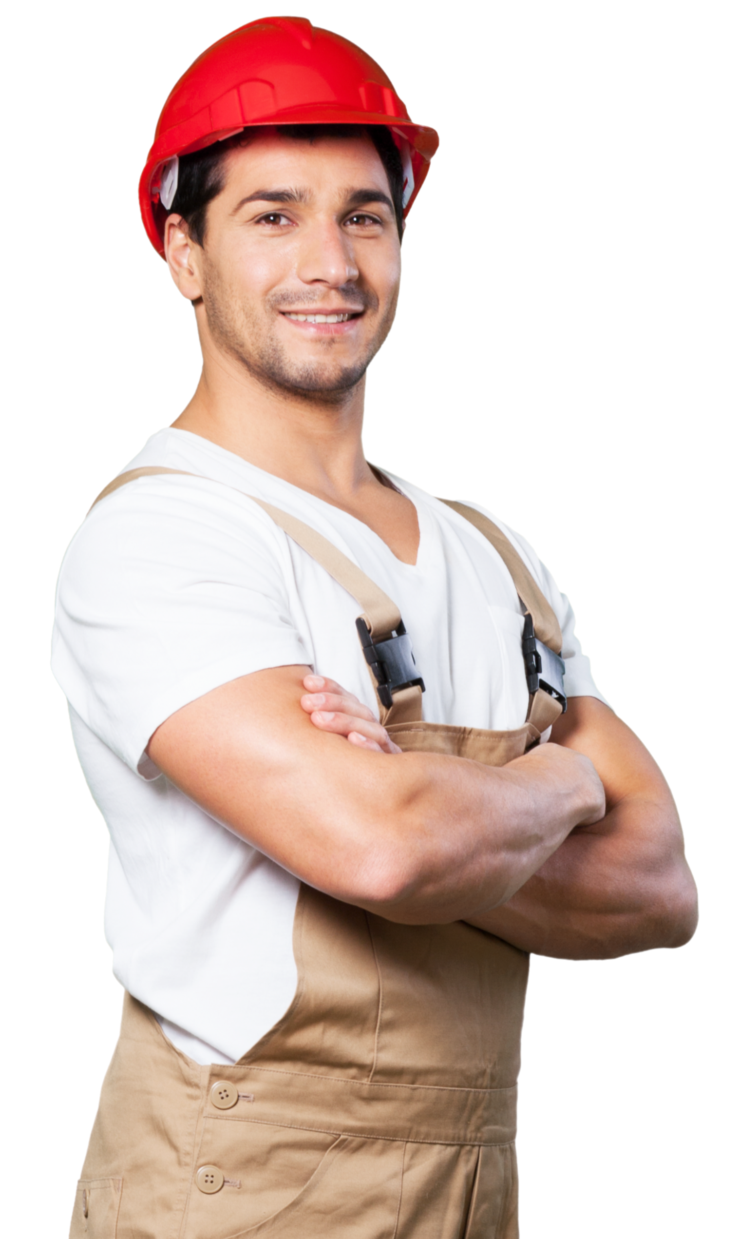 Homme portant un casque rouge et une salopette, les bras croisés, souriant.