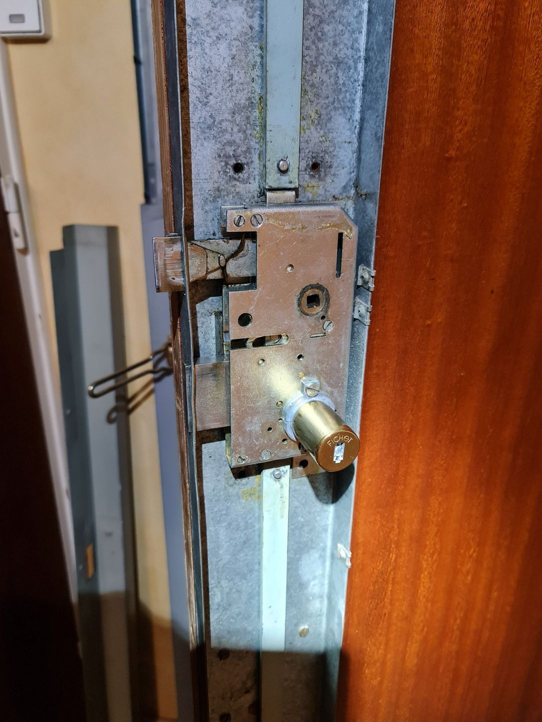 Clé verte dans une serrure