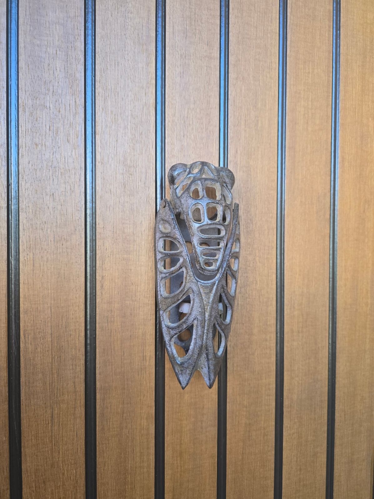 Clé dans la serrure d'une boîte aux lettres