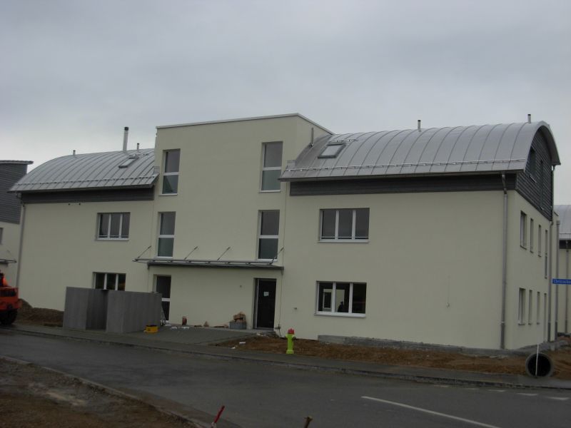 Tonnendach mit Chrom-Nickel-Stahl gedeckt