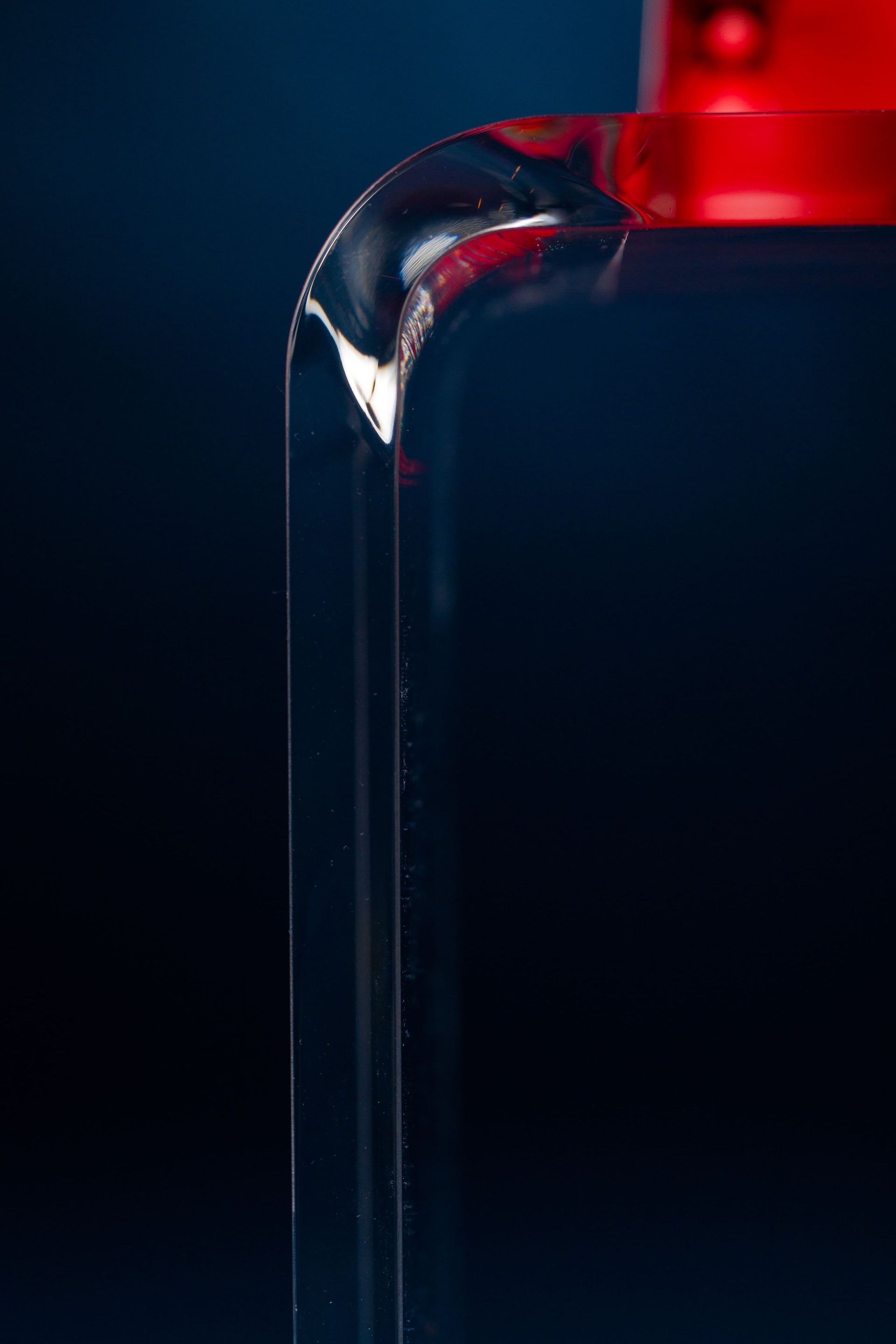 Elega SA - découpe de panneaux et fabrication d'objets sur mesure en matière plastique