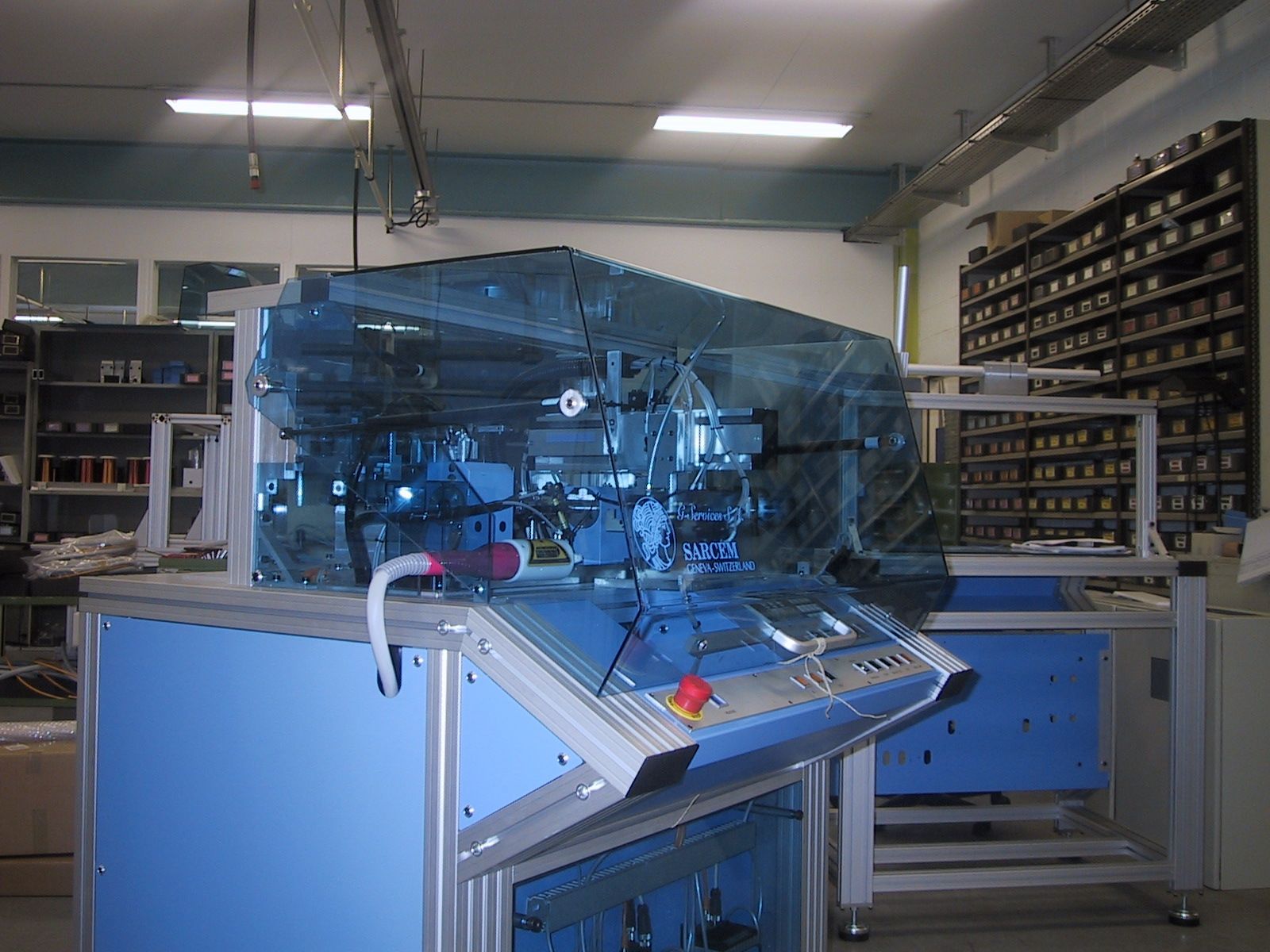 Elega SA - découpe de panneaux et fabrication d'objets sur mesure en matière plastique