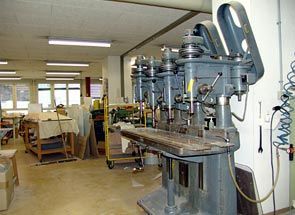 Elega SA - parc machines - découpe de panneaux et fabrication d'objets sur mesure en matière plastique