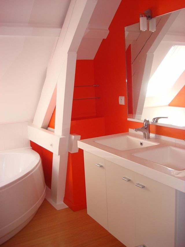 Niche de salle de bain sous les pentes