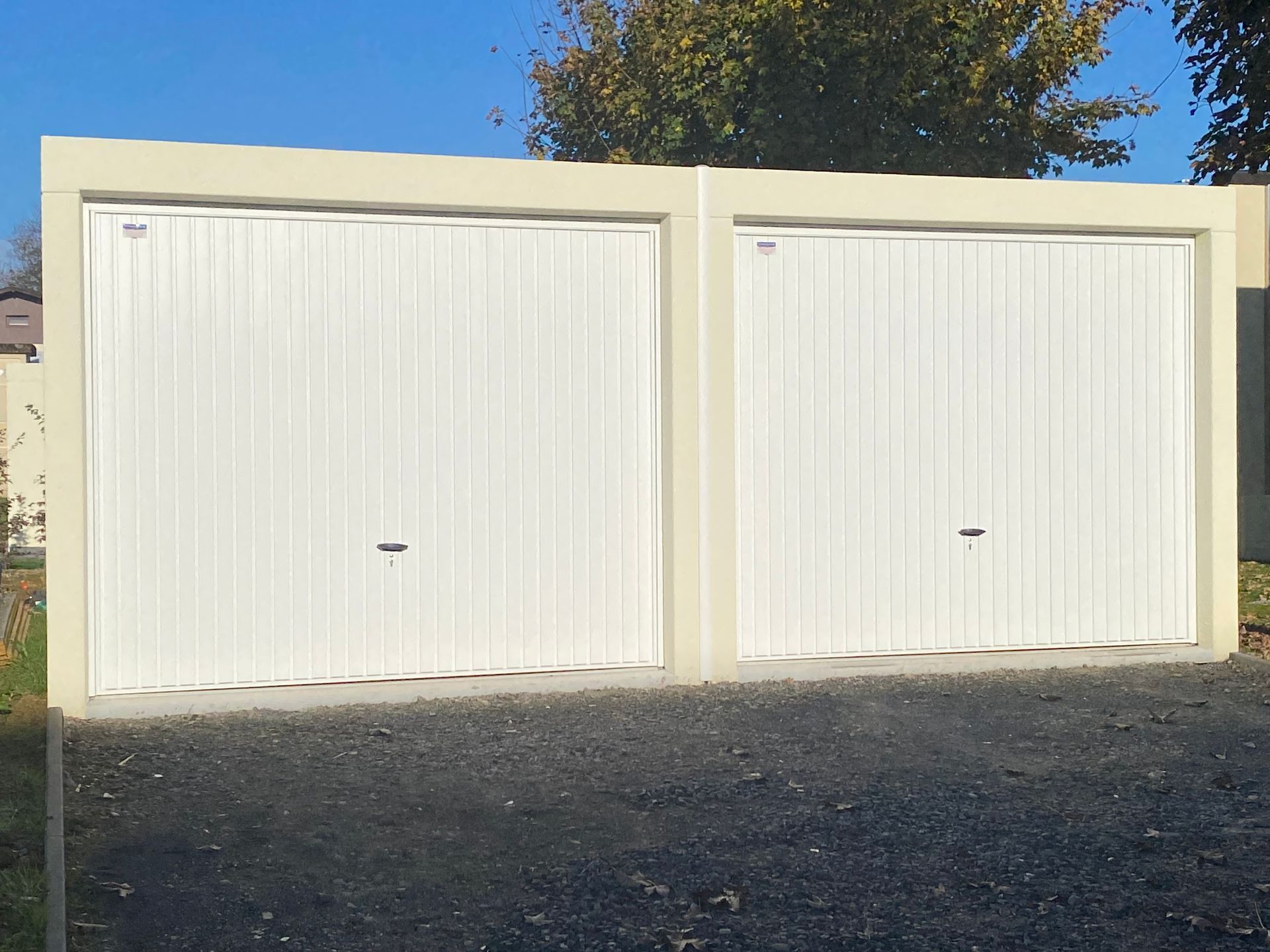 Deux portes de garage
