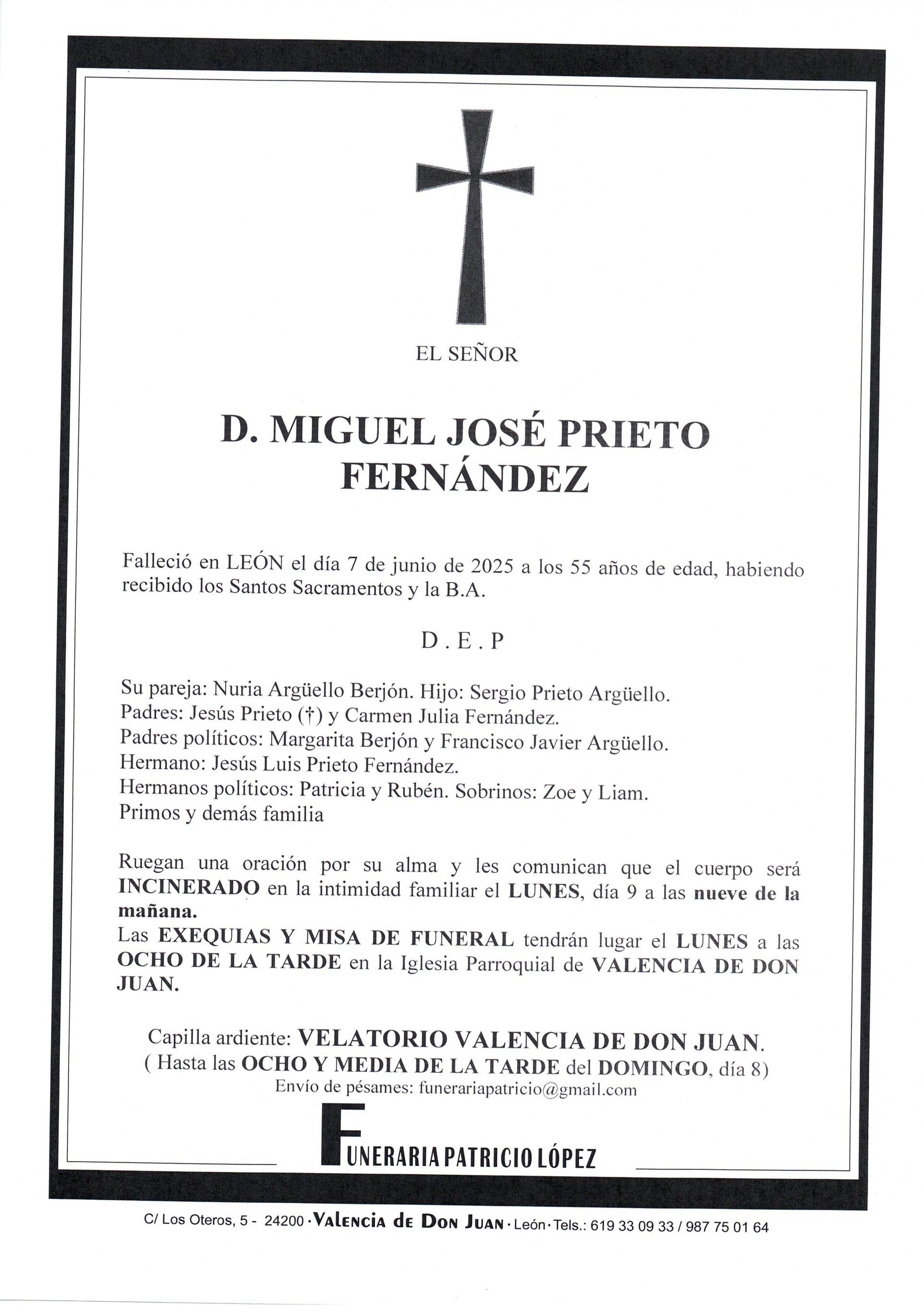 Un anuncio fúnebre de una persona con una cruz en ella.