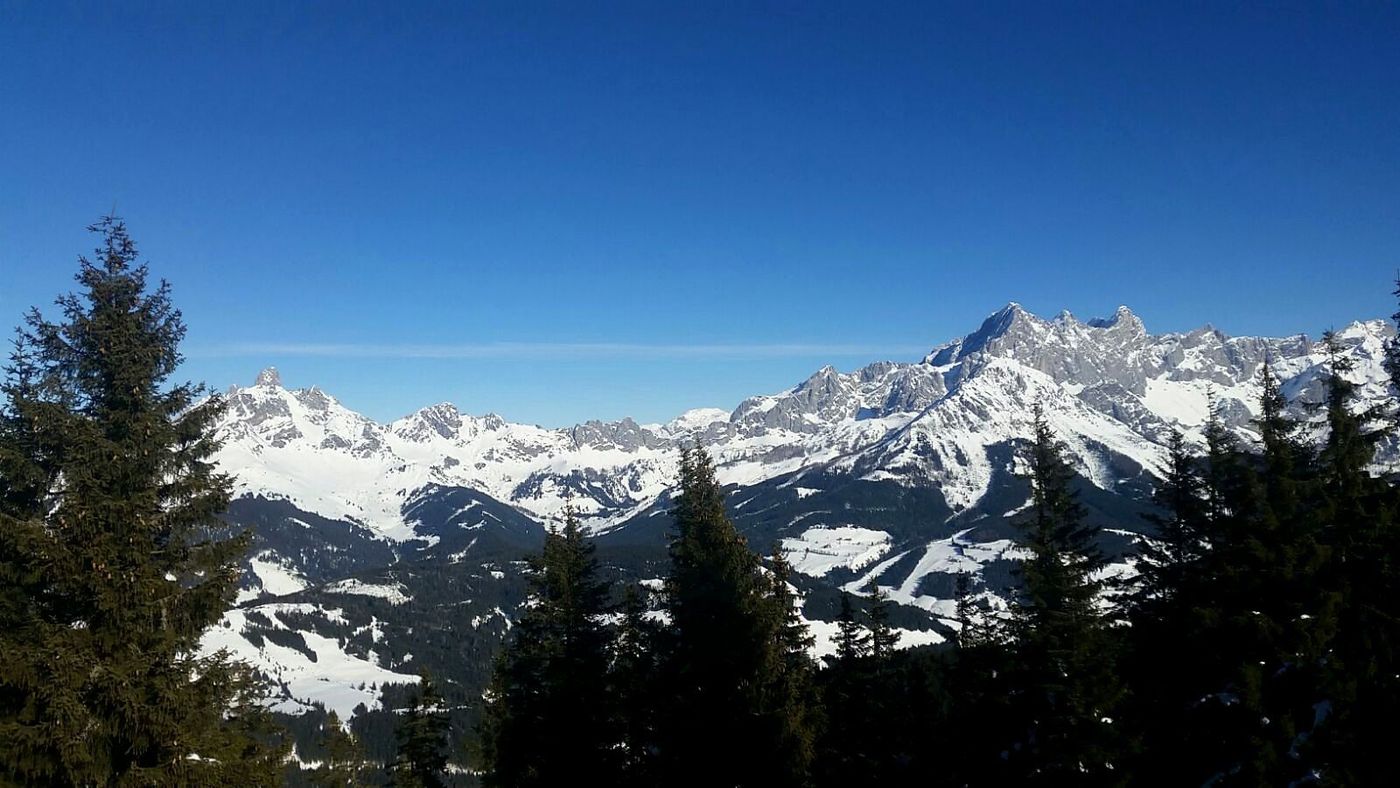 Winterpanorama vom Roßbrand bei Radstadt auf Dachstein und Bischofsmütze