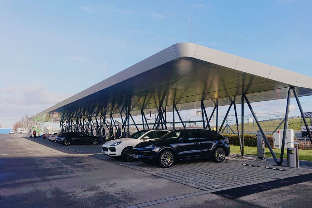 dachbau-stassfurt-porsche-ladestation-leipzig