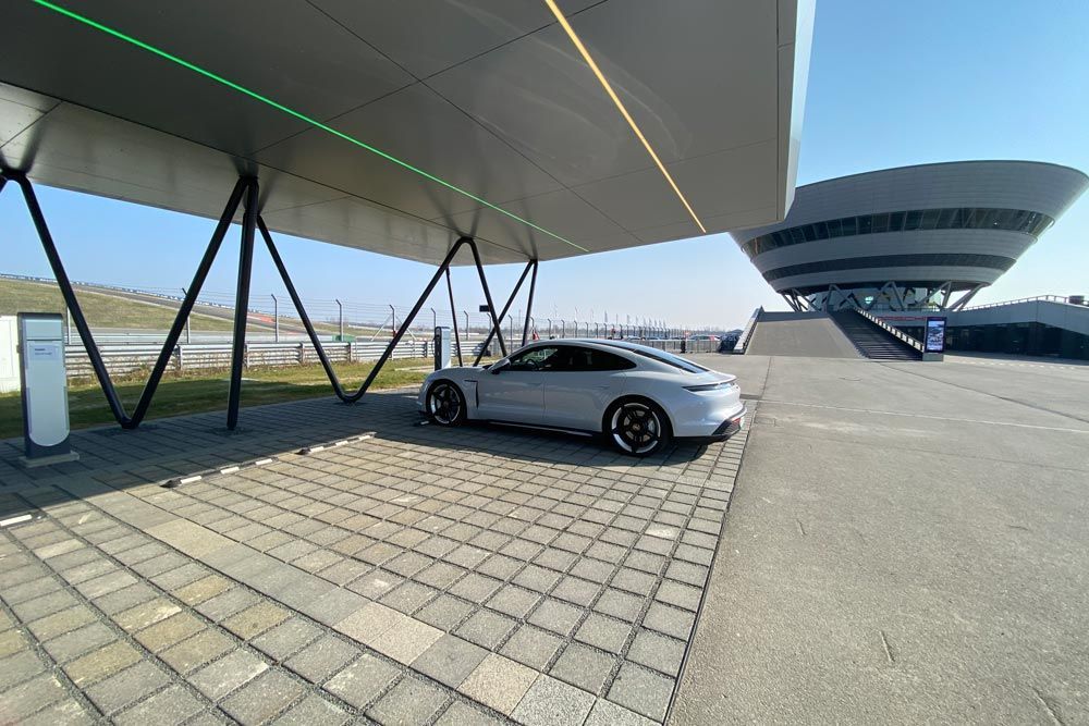 dachbau-stassfurt-porsche-ladestation-leipzig