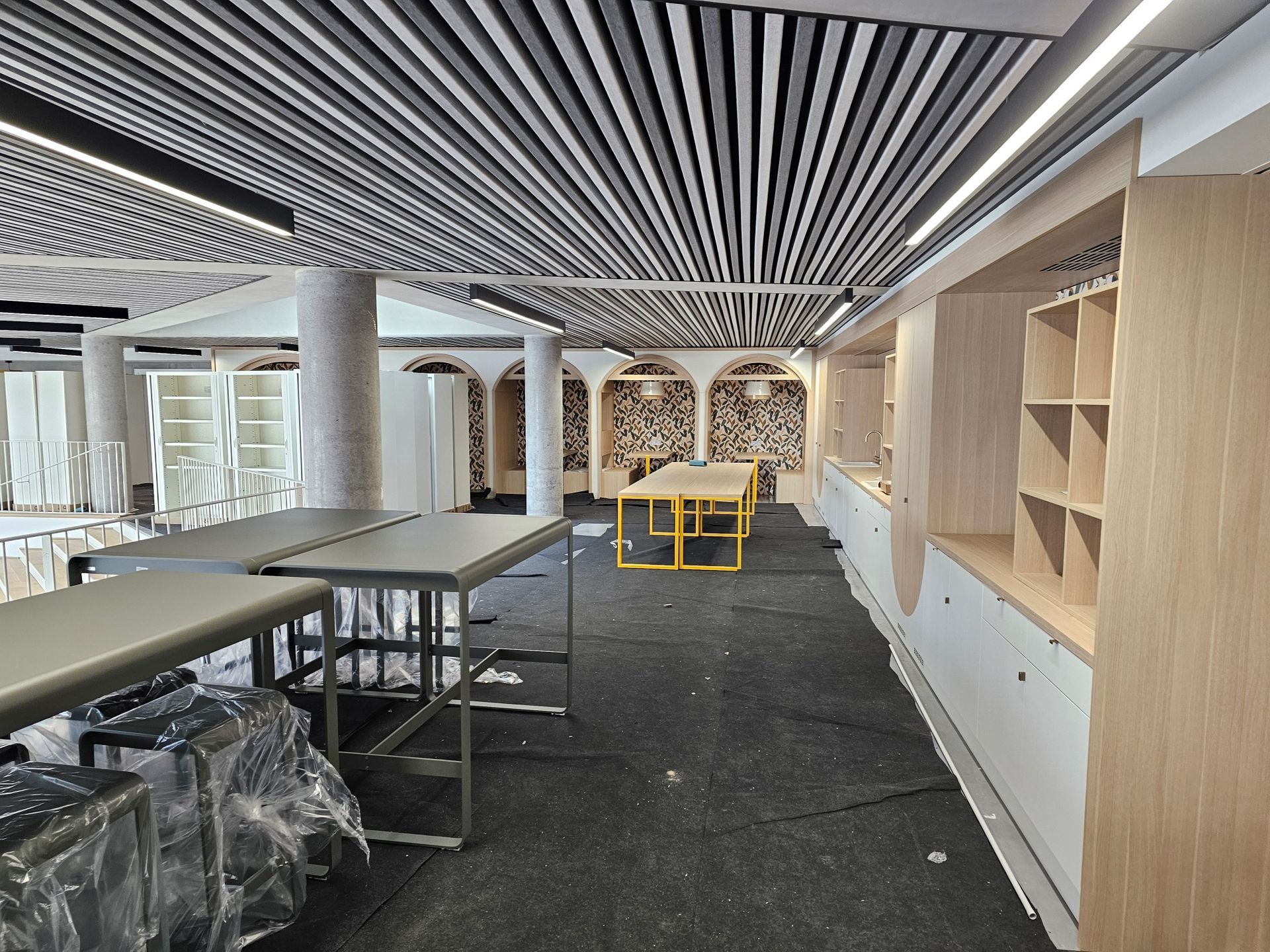 Bureau d'entreprise en travaux