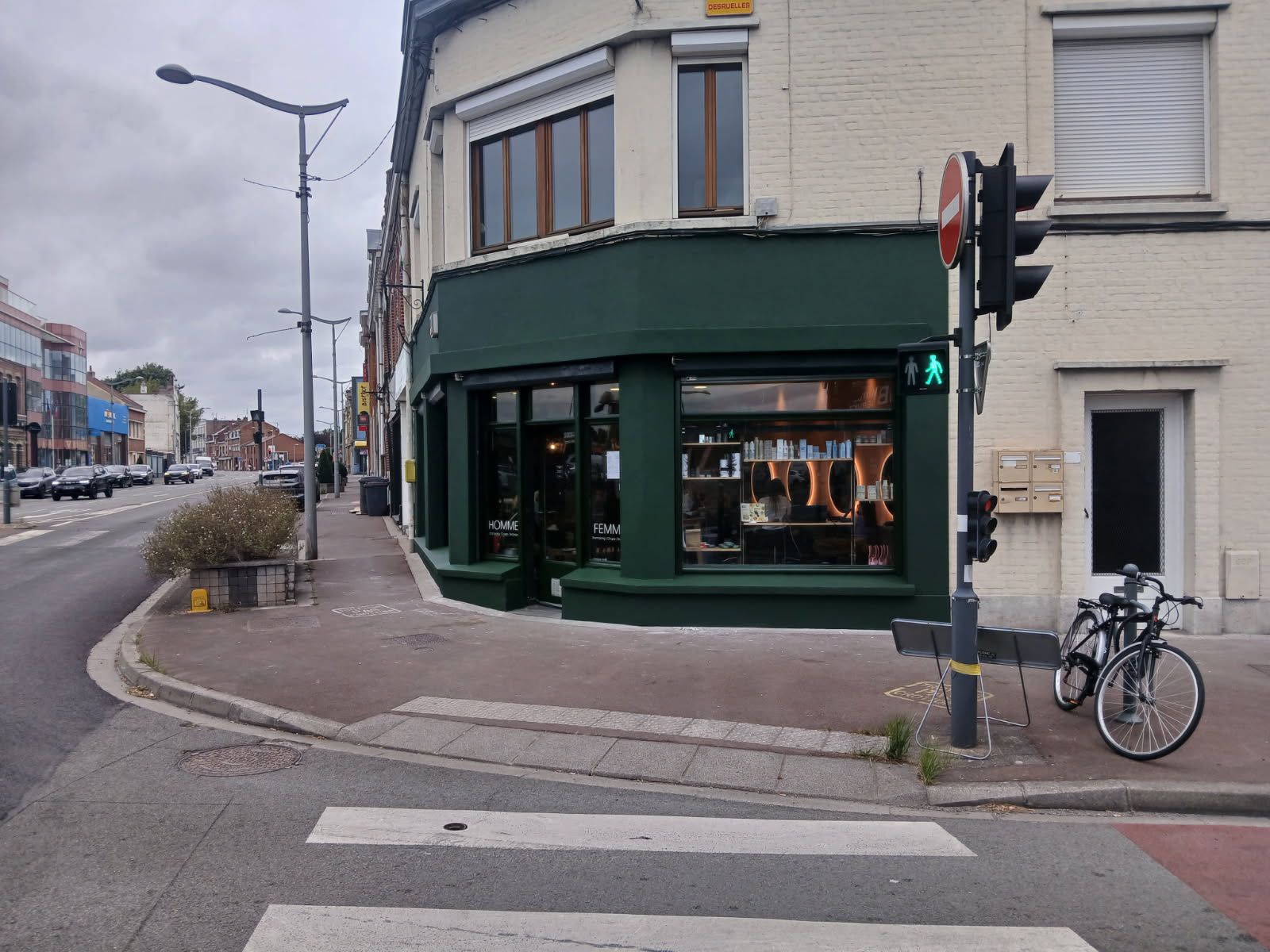 Peinture extérieure verte devanture côté droit