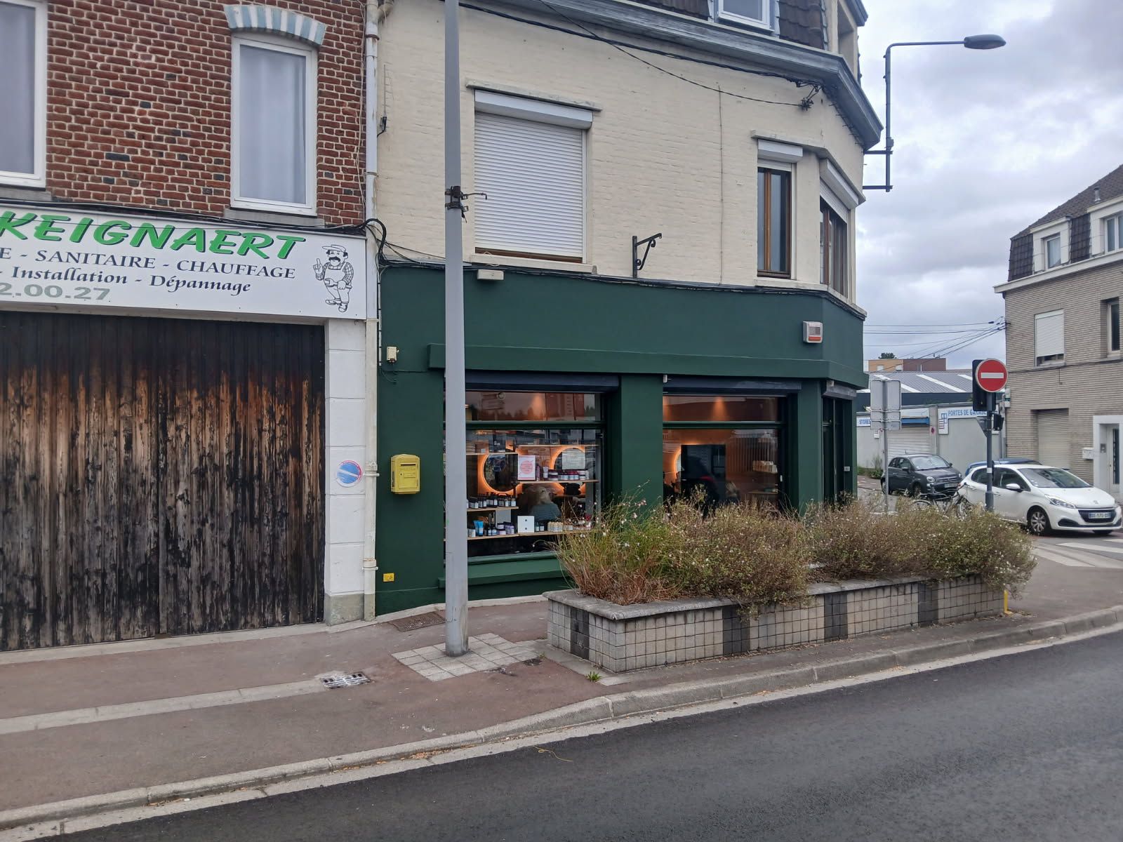 Peinture extérieure verte devanture côté gauche