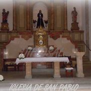 Vista interior de la Iglesia de San Pablo con un altar decorado y estatuas.