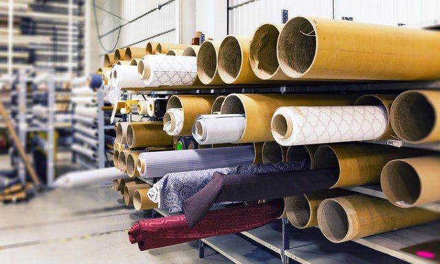 Stock de rouleaux de textiles a déménager