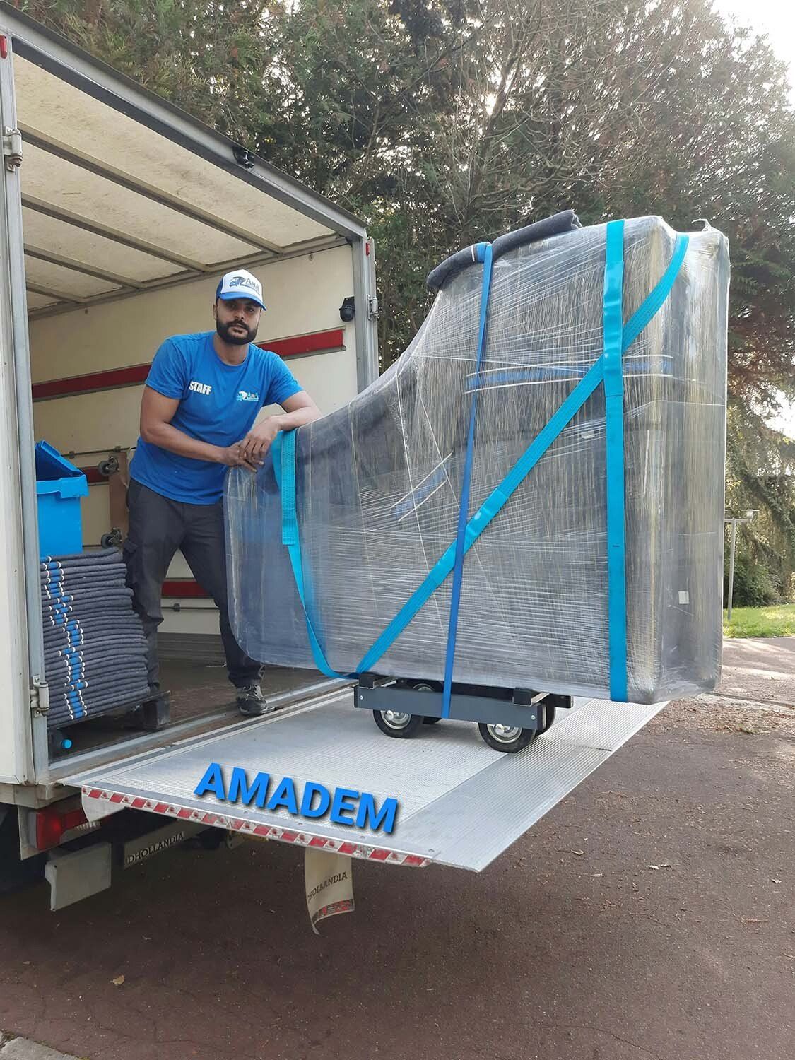 Piano à queue emballé et prêt pour le déménagement