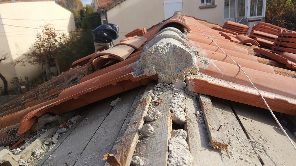prise de vue d'une toiture en cours de rénovation