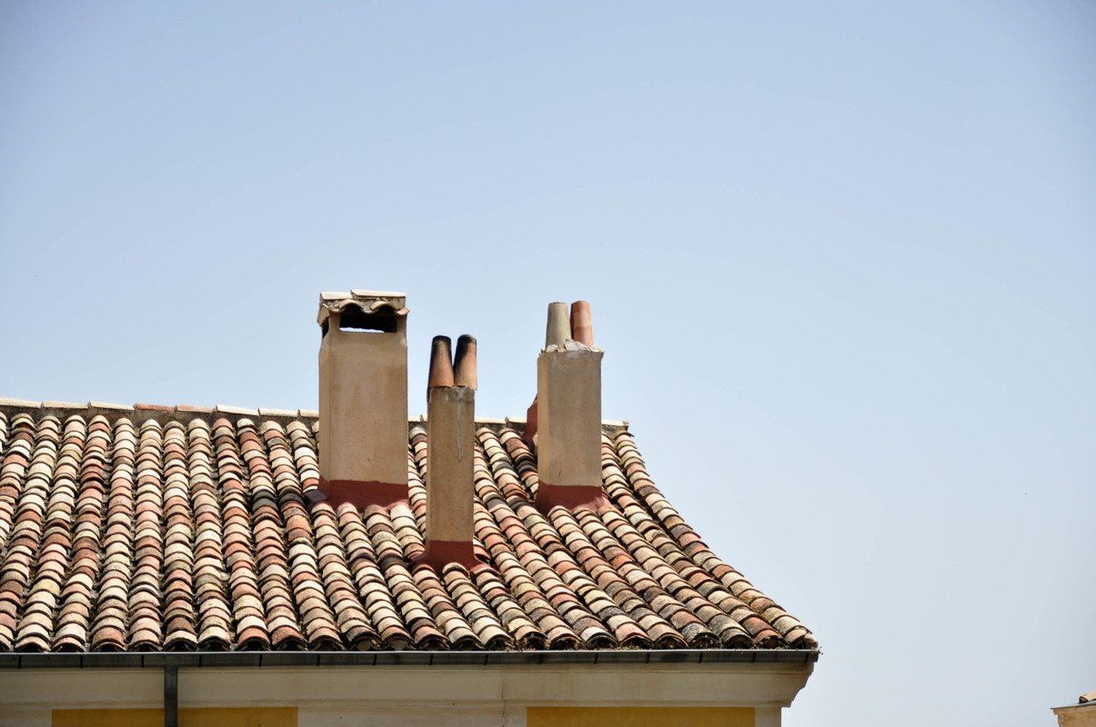 toiture avec 3 cheminées