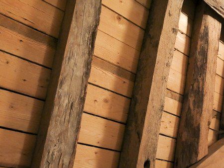 charpente et structure de toiture en bois