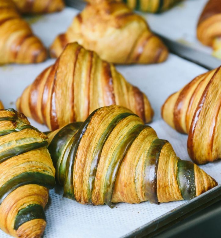 Croissants farcis à l’italienne:
Généreusement garnis de crème, de confiture ou de chocolat