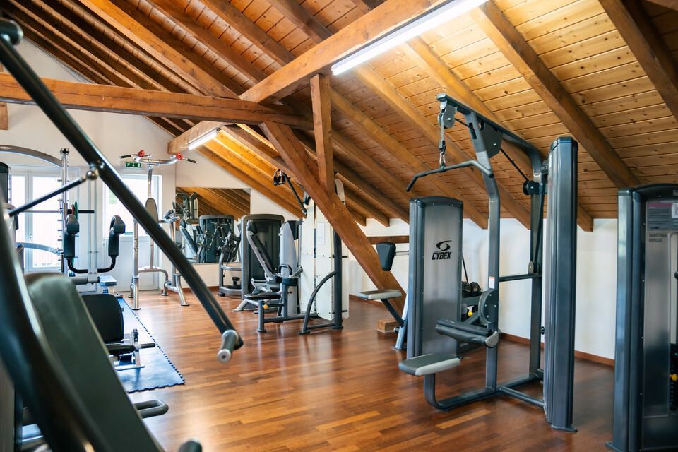 Sportgeräte im Fitnessstudio von Miroslav Curik