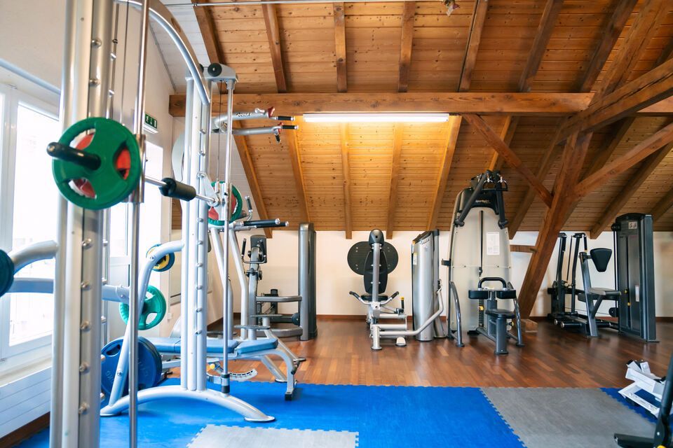 Sportgeräte im Fitnessstudio von Miroslav Curik