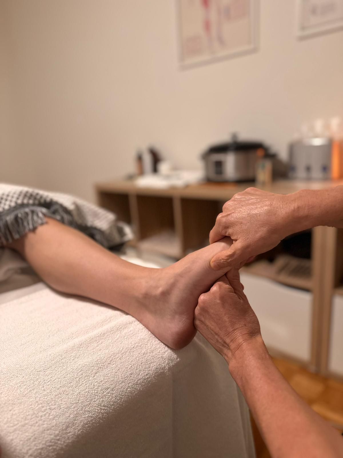 VALÉRIESOREL - Hot Stone Massage