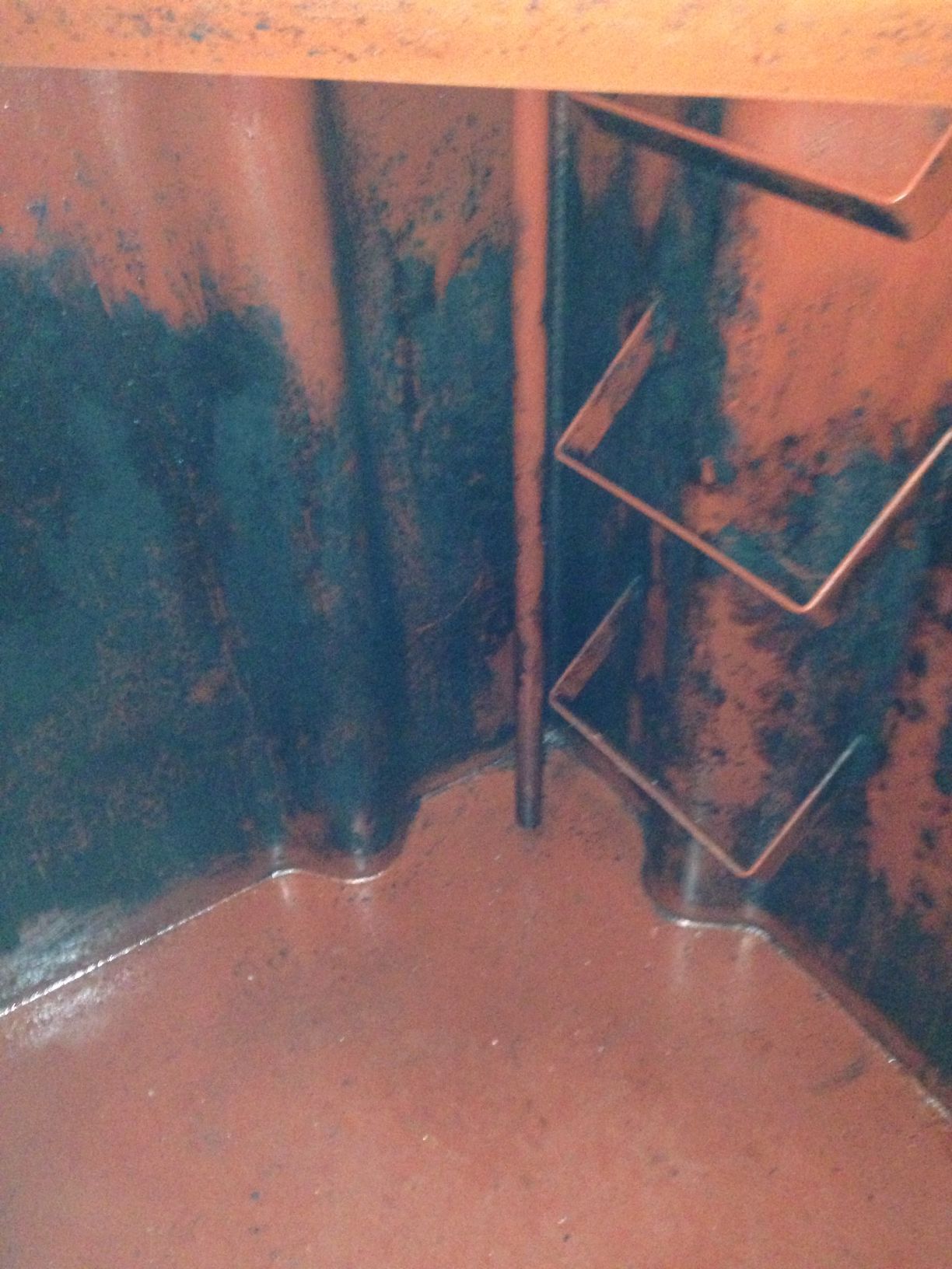 Gebäudetank nach Auschlammen - Simon Wehrli Tankrevisionen GmbH in Bever