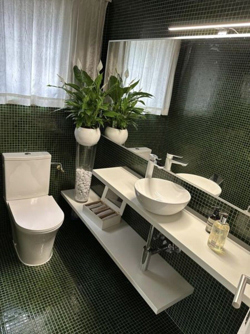 Modernes Badezimmer