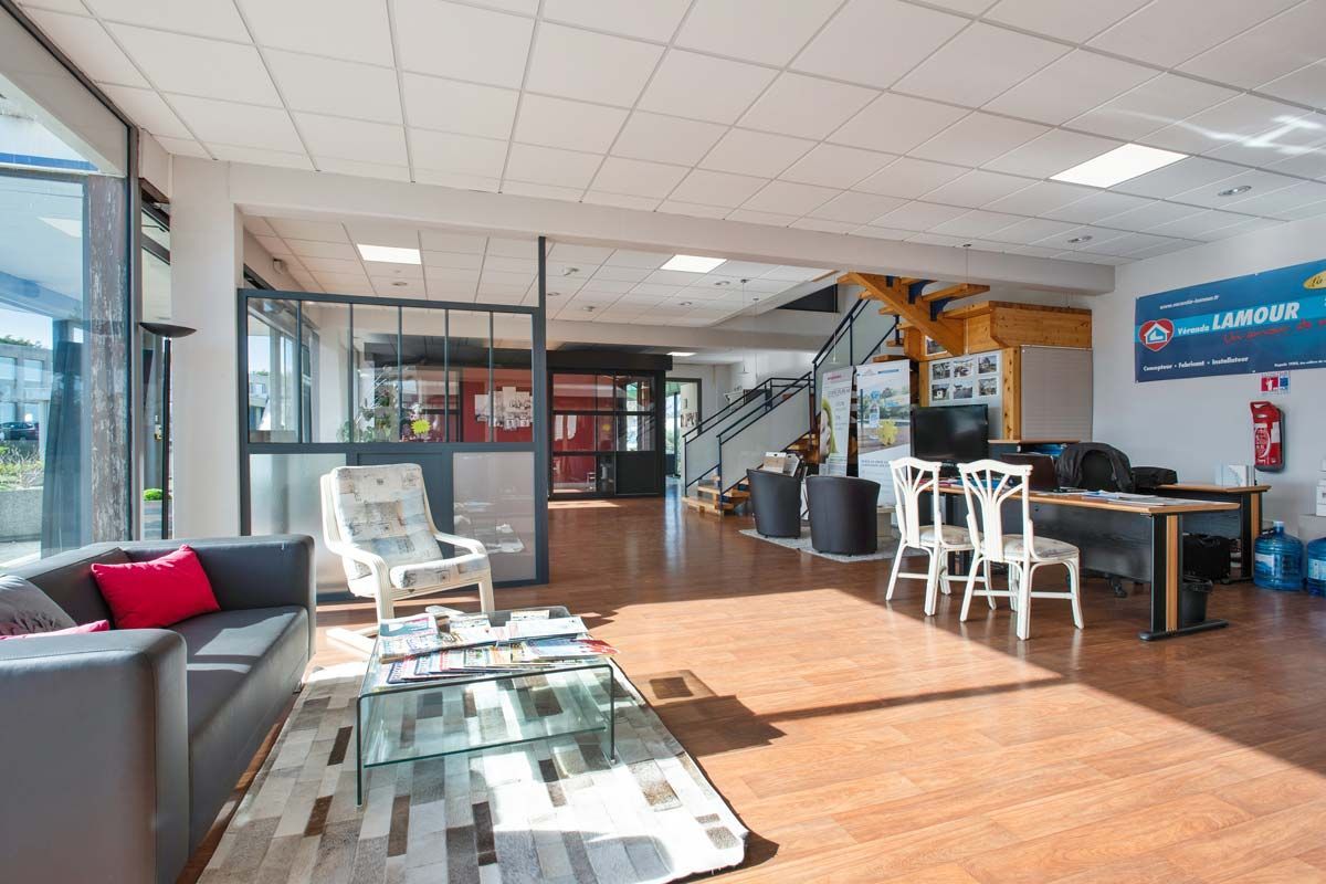 Espace d'accueil dans les bureaux de Véranda Lamour