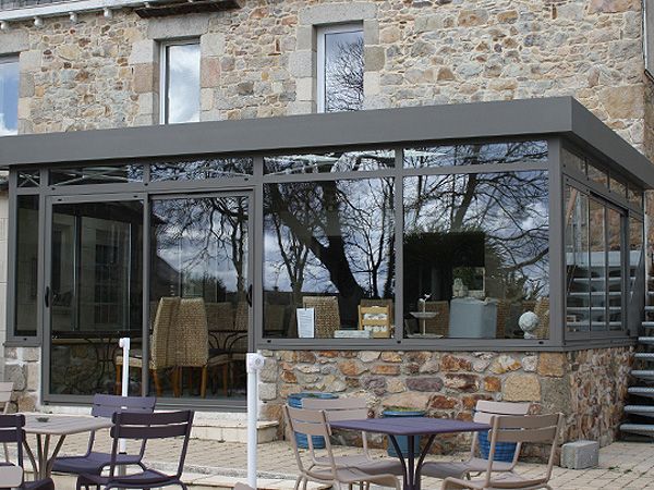 Véranda en alu pour une salle de restauration