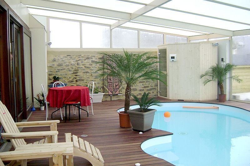 Abri de piscine blanc