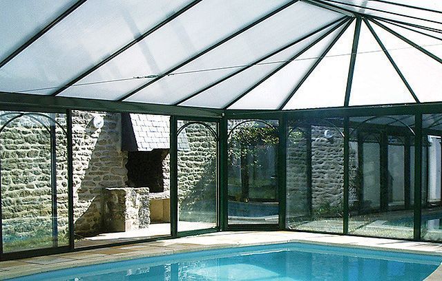 Abri de piscine vitré
