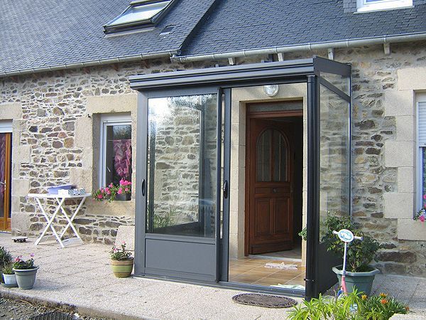 SAS d'entrée sur un maison en pierres