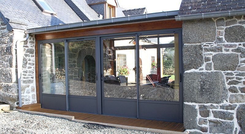 Véranda contemporaine extension de maison à toit plat