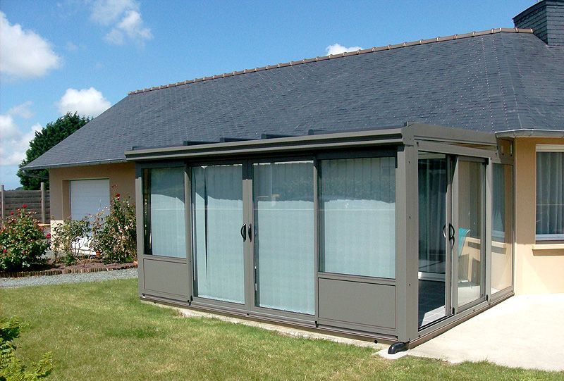 Véranda avec portes coulissantes